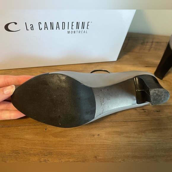 La Canadienne two toned, round toe heels with ankle strap excellent condition - Picture 5 of 7